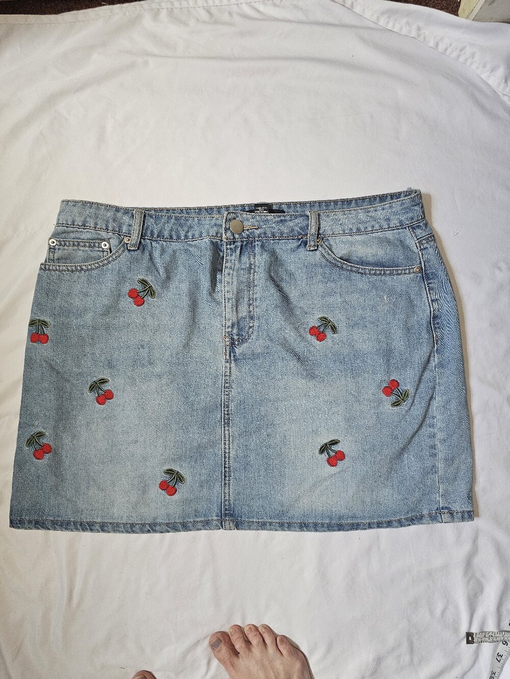 Forever 21+ 2X Cherry Embroidered Denim Mini Skirt Light Wash 🍒 - Picture 3 of 10